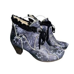 Rovers Womens Size 40 EUR Grey Leather Zip Laces Floral Steampunk Ankle Boots